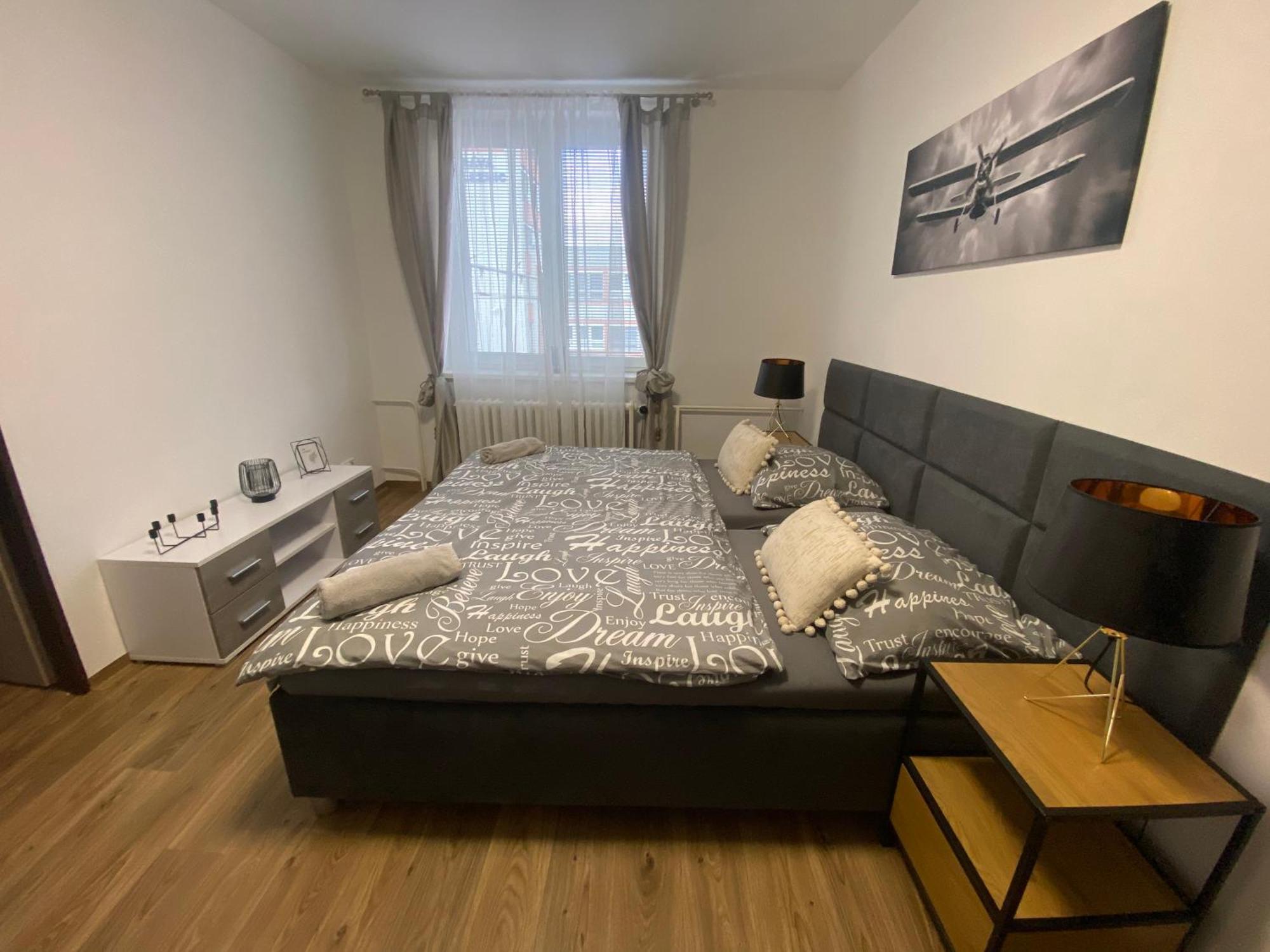Cerna Ruze - Apartman 3 Plzeň Exterior foto